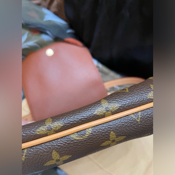 LOUIS VUITTON Monogram
Musette Salsa Shoulder Bag - Picture 9 of 12